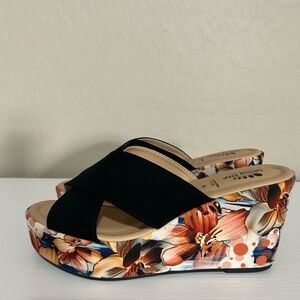 ☀️🌸 NEW 🌸☀️Spring Step Black & Floral Wedge Summer Beach Resort wear Sandals 🌺☀️